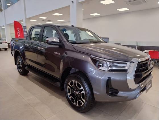TOYOTA HILUX 2.8 D-4D TURBO DIESEL CD SRX 4X4 AUTOMÁTICO